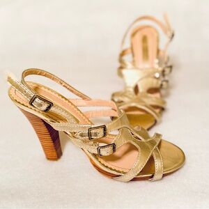 Leather Upper Gold Strappy Heeled Sandals with Buckle Closure, size 7, NWOB